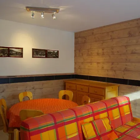 Ressachaux Centre 2 A 3 Pers Calme Vue Jardin Parking Apartamento