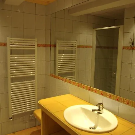 Ressachaux Centre 2 A 3 Pers Calme Vue Jardin Parking Apartamento *